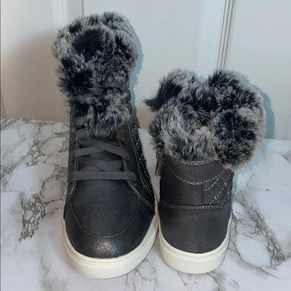 Steve Madden Kids Jfelicia sneakers with a quilted upper and faux fur trim 4